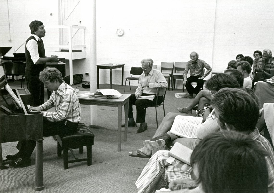 Pears teaching a master class in 1977, with accompanist Graham Johnson at the piano, watched by students and observers
