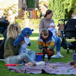 A group of children and parents at Mini Music Makers